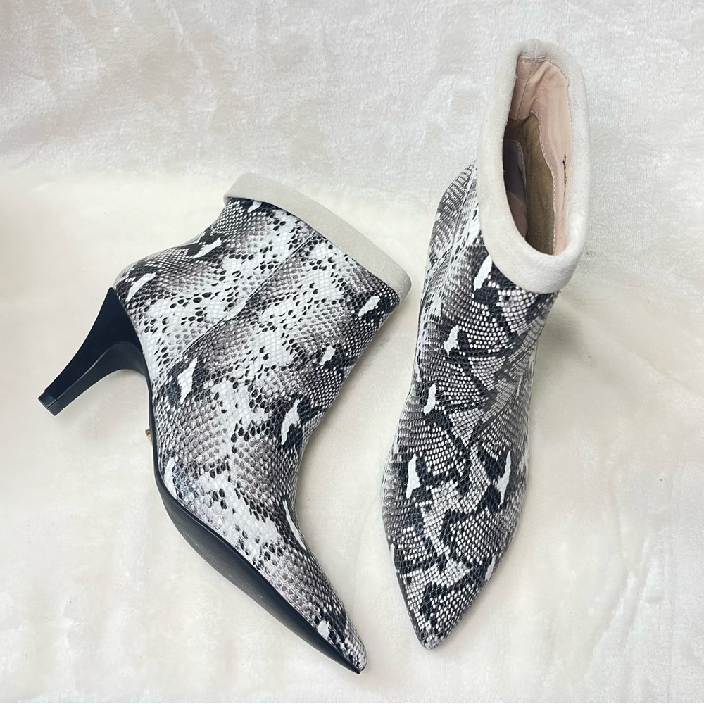 42 Gold Ojaiโ Leather Bootie size 8 cream snake skin pattern F 600 - Picture 10 of 12